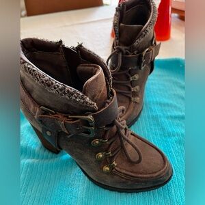 Kensie stacked heel ankle boot